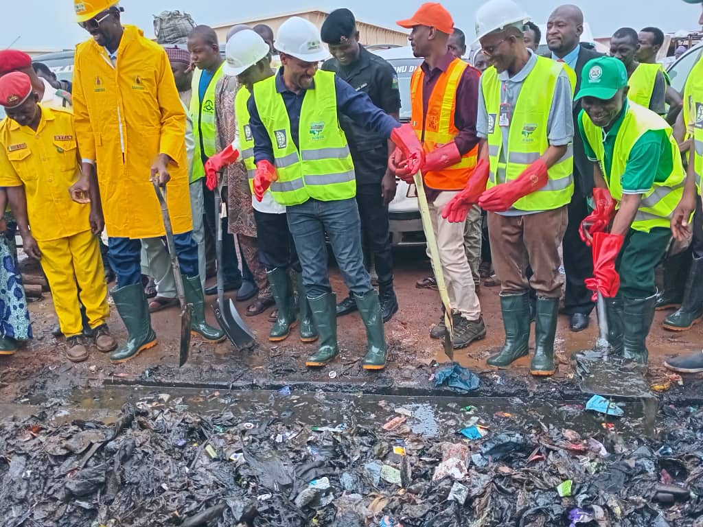 Flooding: Kaduna Govt, ACReSAL Desilt 160km Drainages In Kaduna